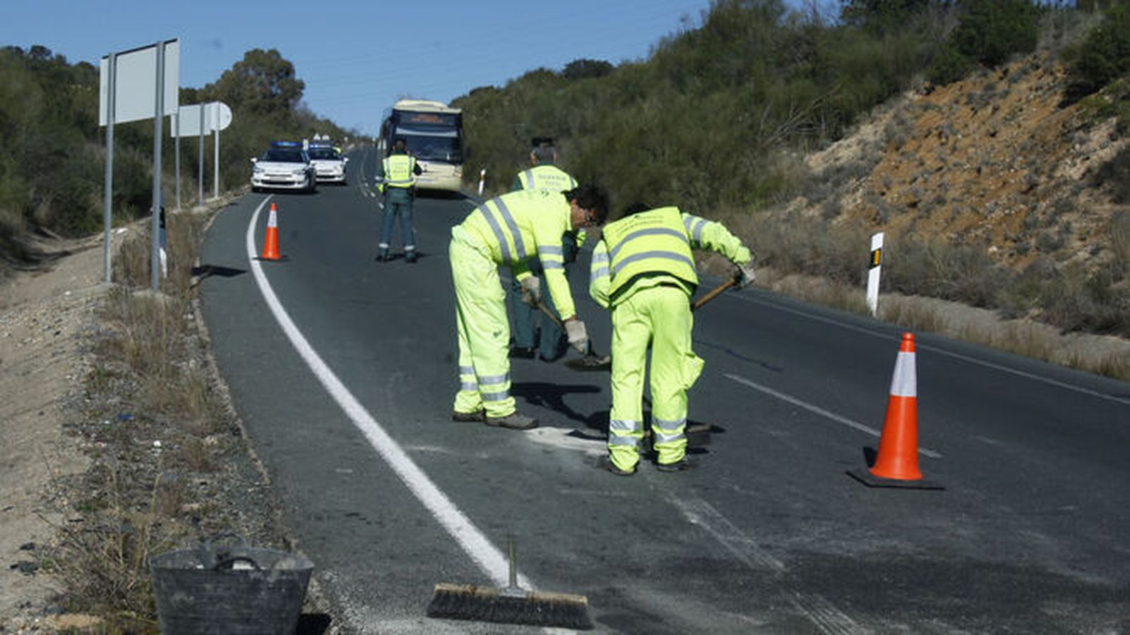 Trabajos tras un accidente de tráfico