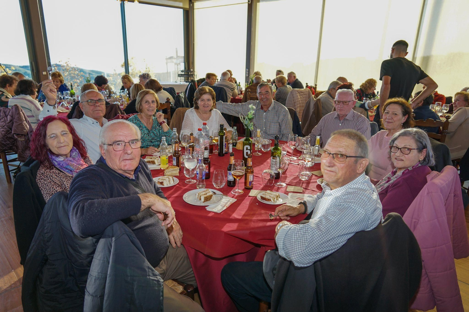 300 mayores de Vícar celebran las fiestas por todo lo alto en la Bodega Cuatro Vientos de Murta