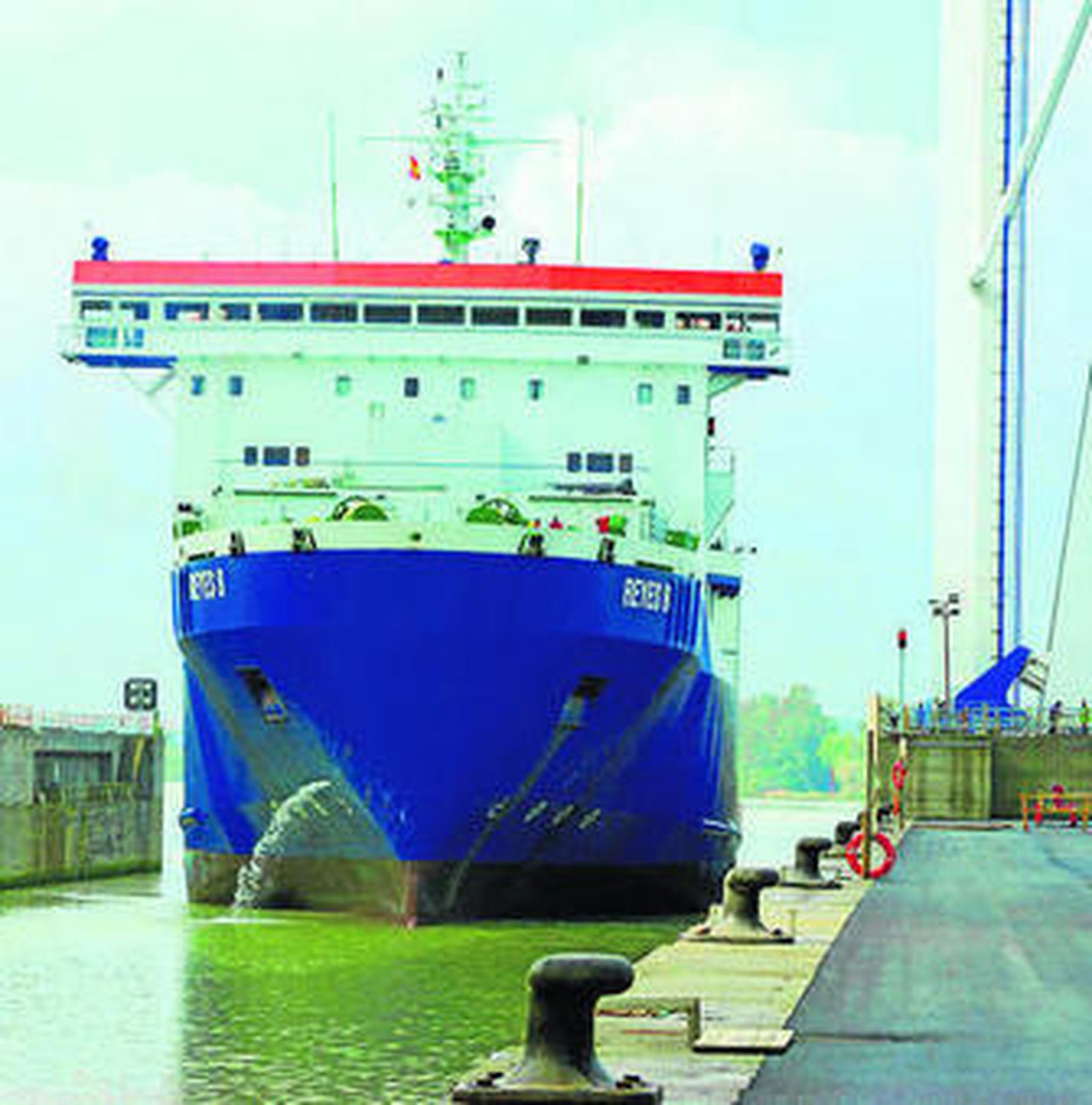 El buque de Boluda que hará la ruta entre Sevilla y Canarias.