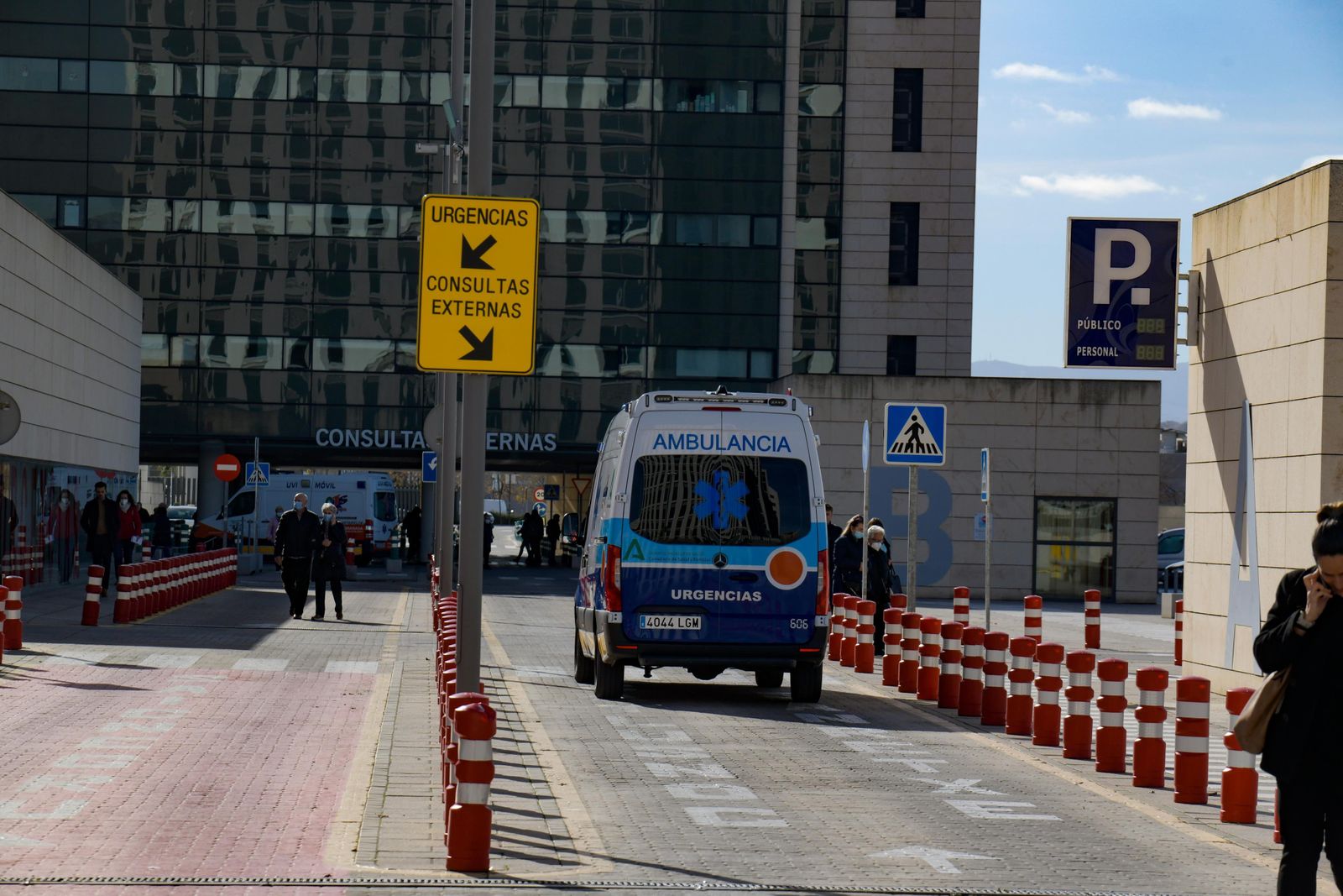 Una ambulancia entrando al PTS