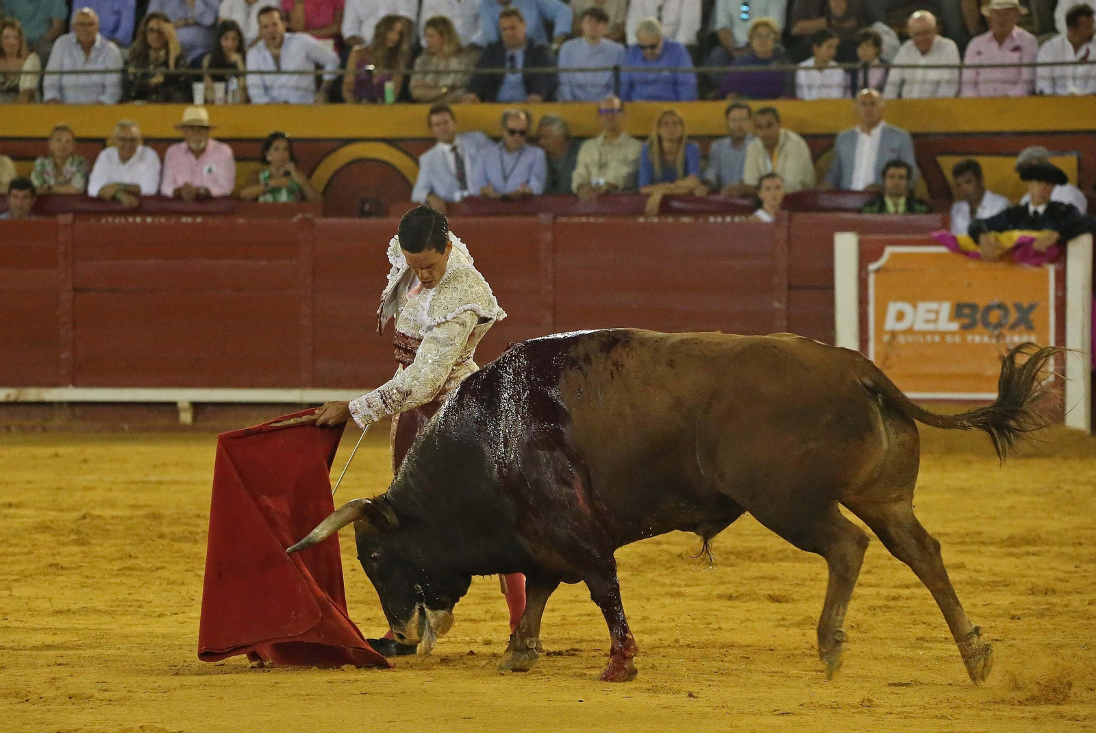 Fotos de la corrida del viernes de la Feria Taurina de Algeciras 2023: Morante de la Puebla, Emilio de Justo y David Galván