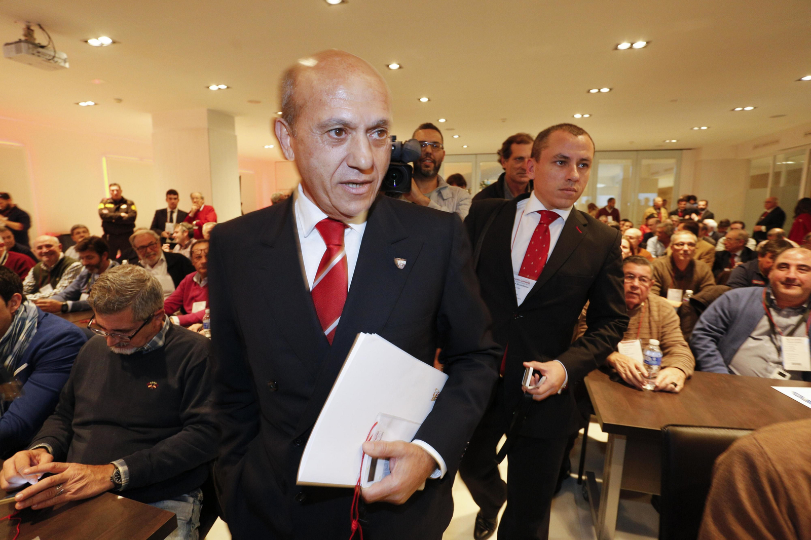 La Junta General del Accionistas del Sevilla FC, en imágenes