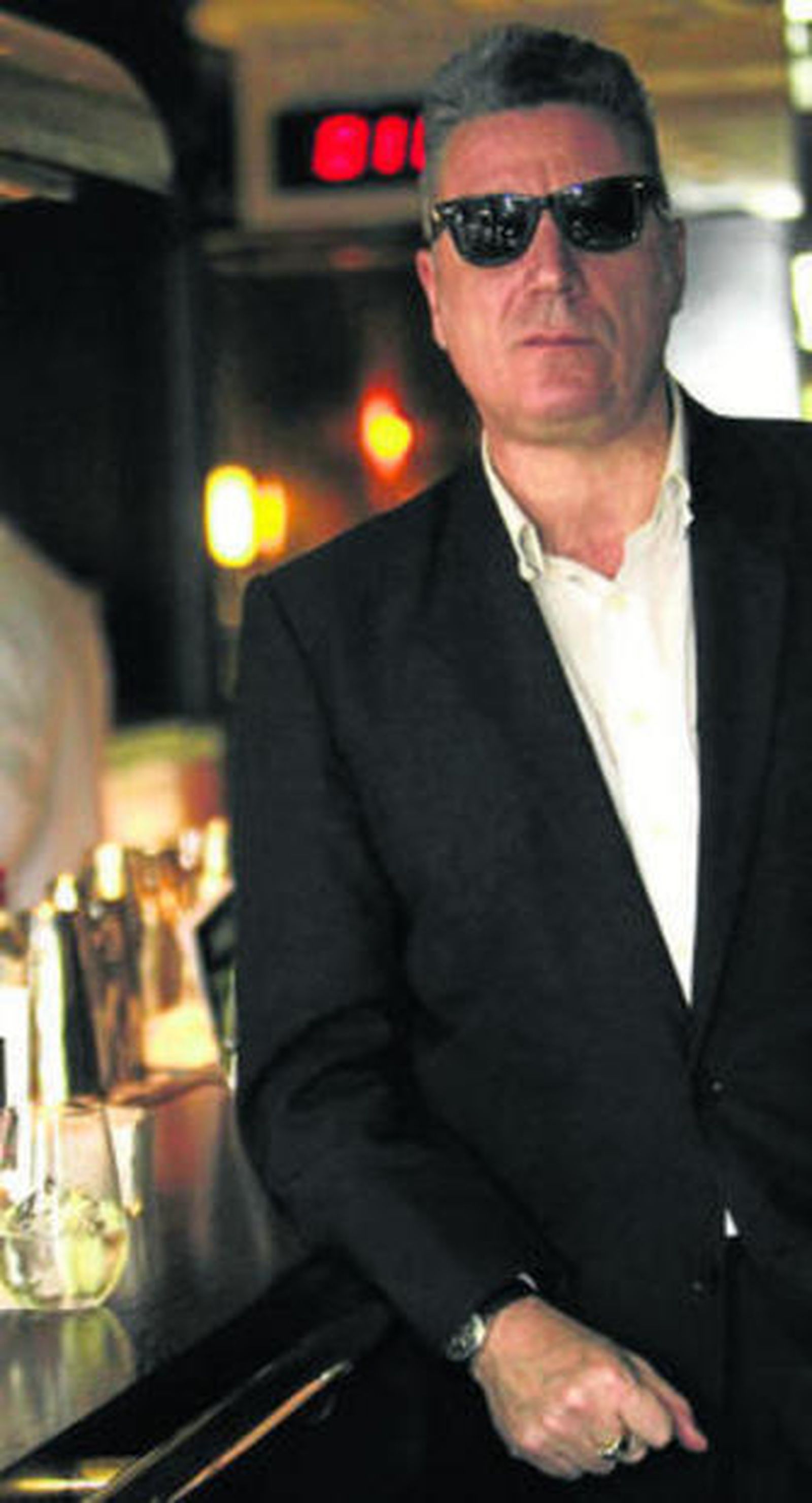 Loquillo, en la barra de un bar: no hacen falta presentaciones.