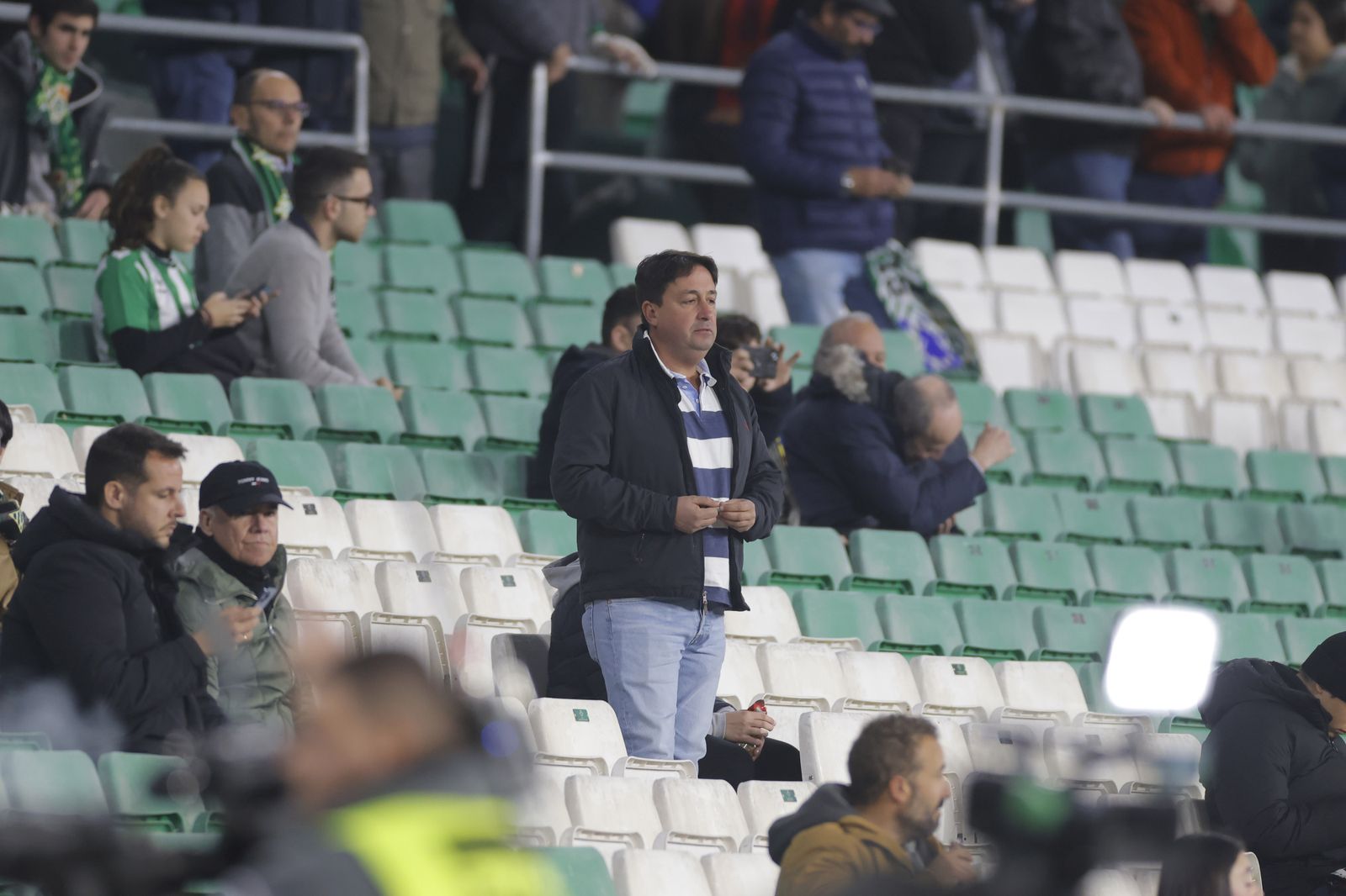 Búscate en las fotos del Betis-Barcelona