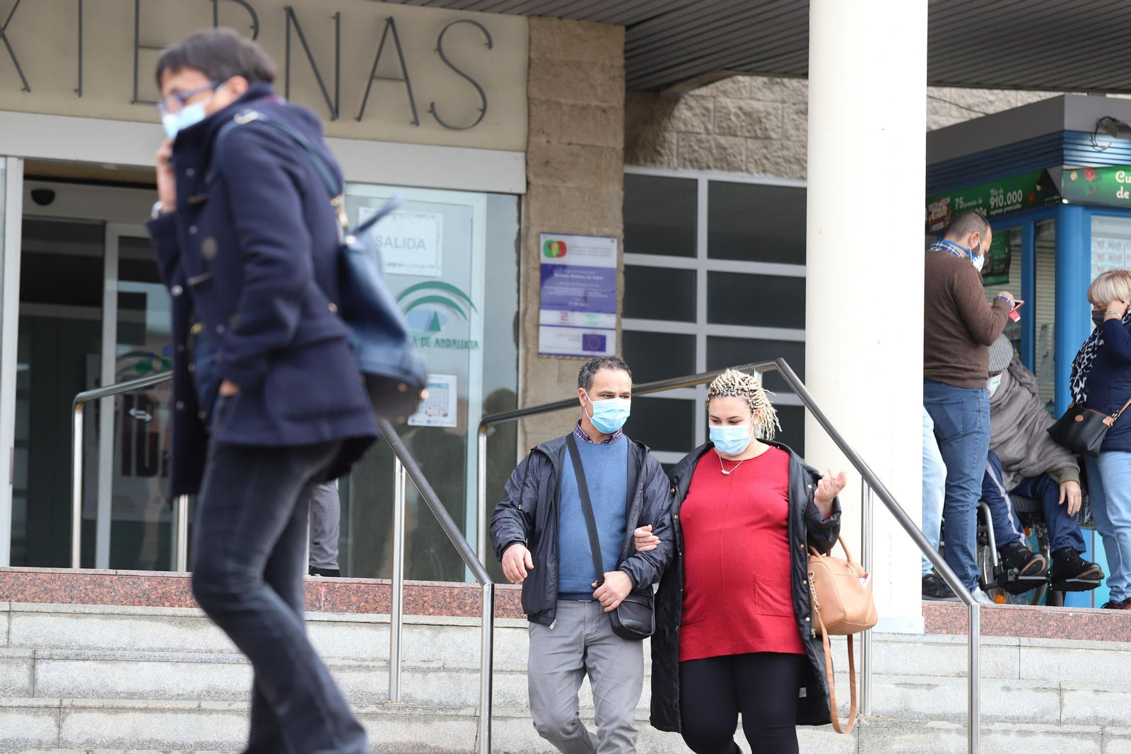 Inmediaciones del Hospital Juan Ramón Jiménez.