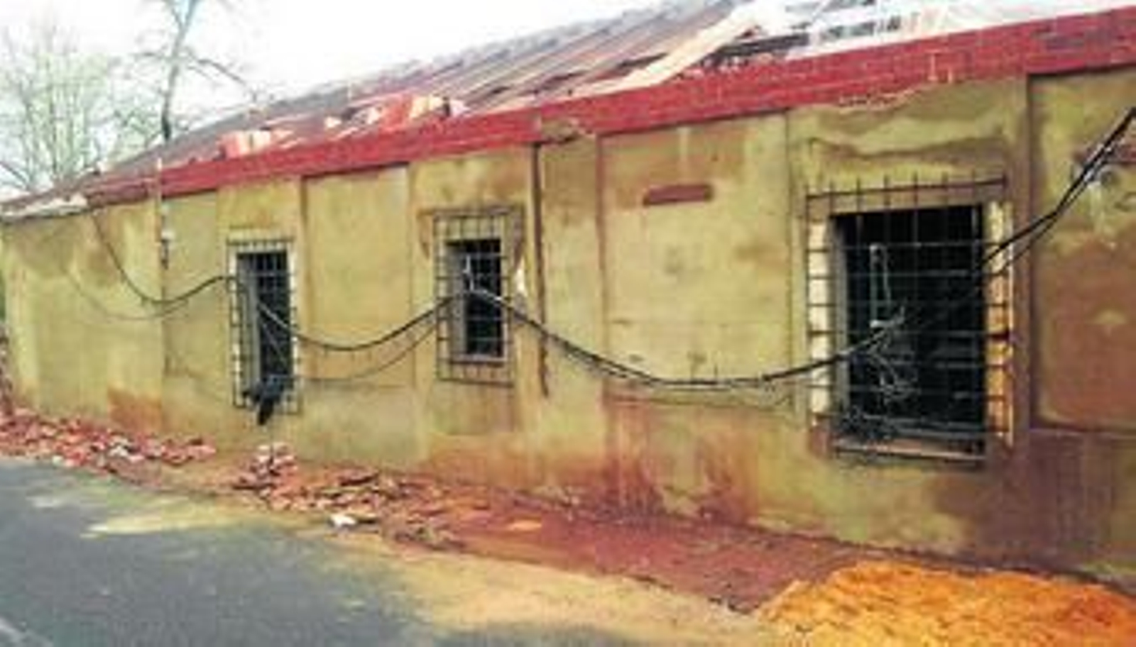 El edificio que está siendo reformado con cargo al PFEA.