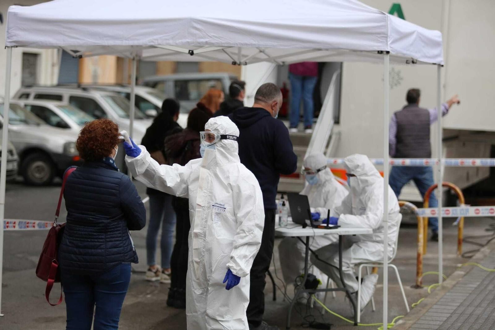 El cribado voluntario de Covid en Málaga capital, con 1.600 personas citadas, en fotos