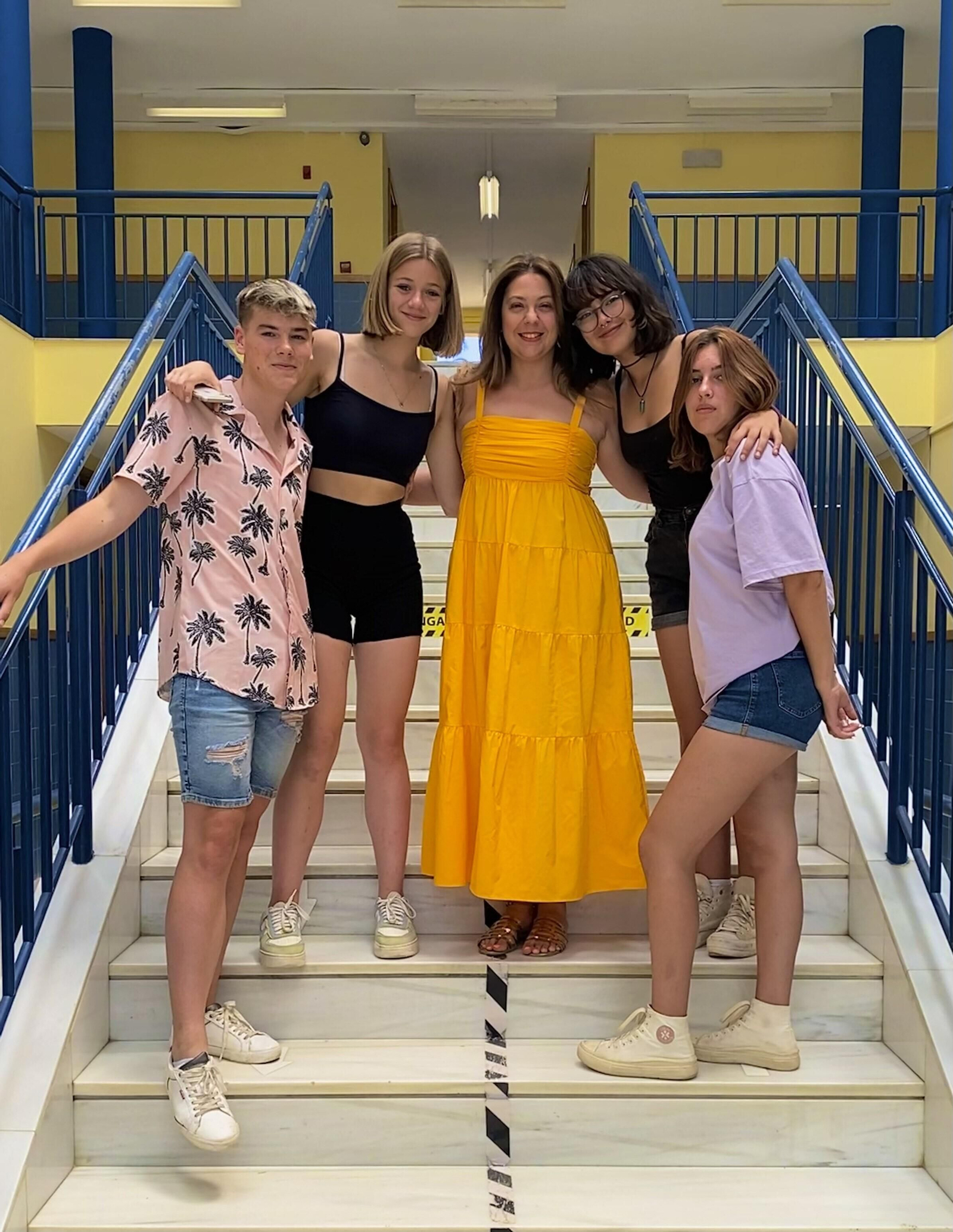 Misha Velykyy, Sara Fernández, Marta Viudez y Noelia García, con su profesora, Leonor Cano.