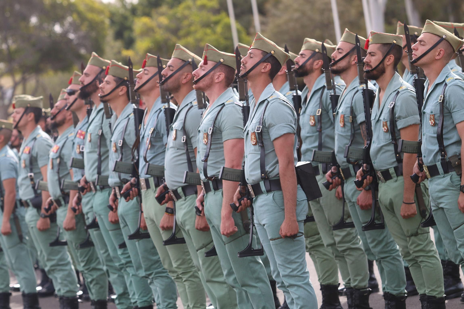 Imágenes de la visita de la ministra de Defensa a la base militar de Viator