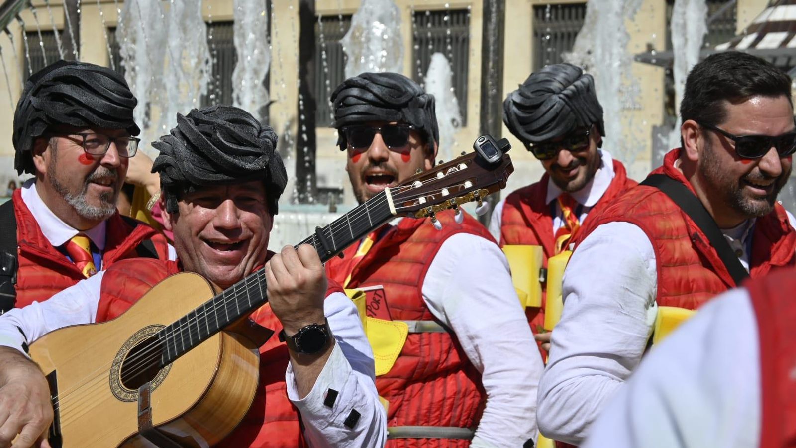 Una agrupación en el centro de Huelva este sábado.
