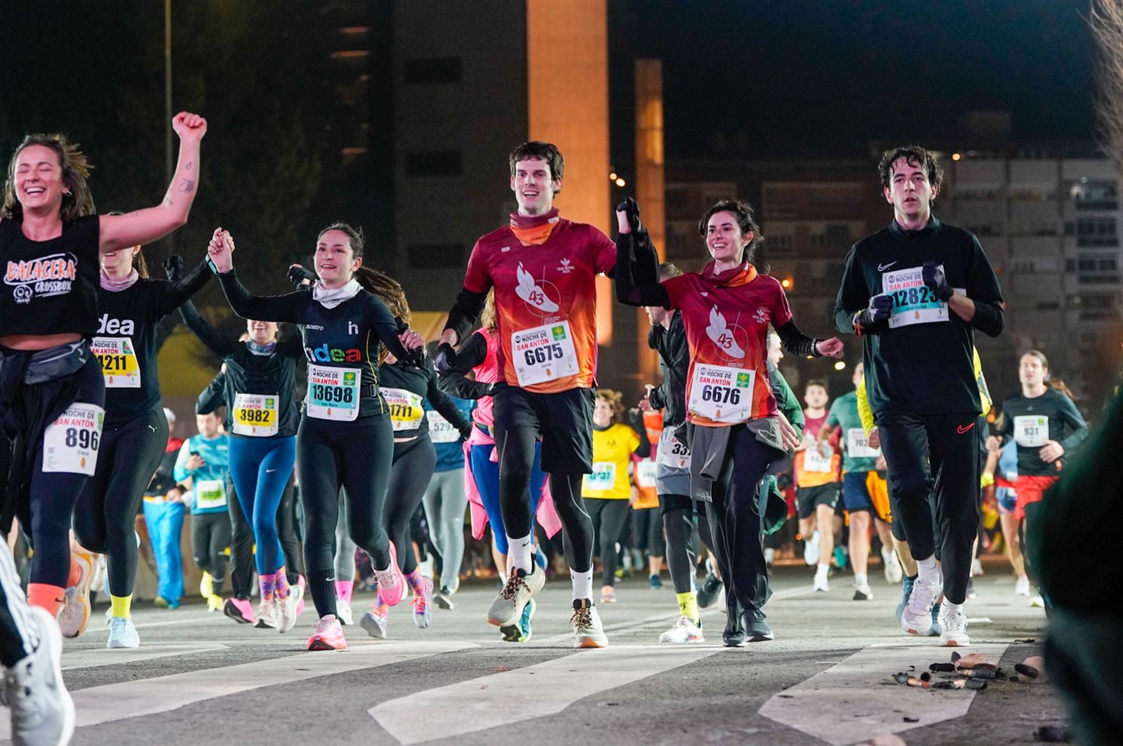 En imágenes: búscate en tu llegada a meta de la Carrera de San Antón 2026 (16)