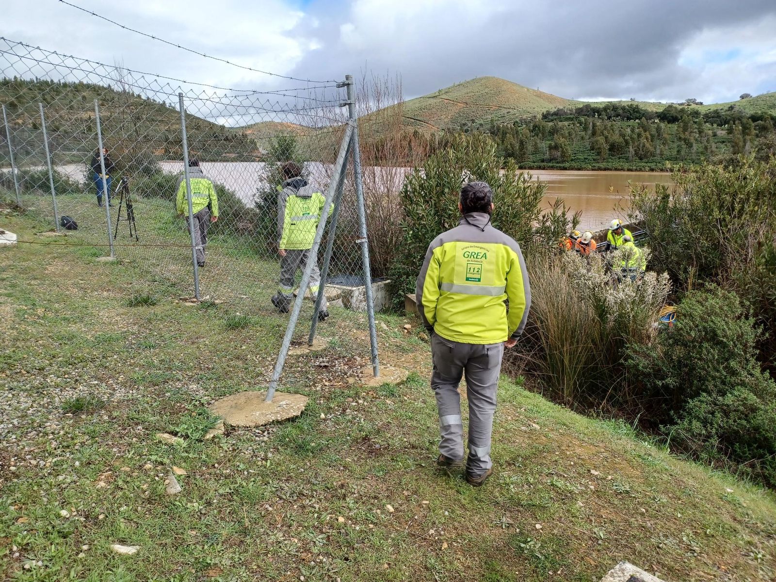 Operarios trabajando en el embalse de Monte Félix-Toril.