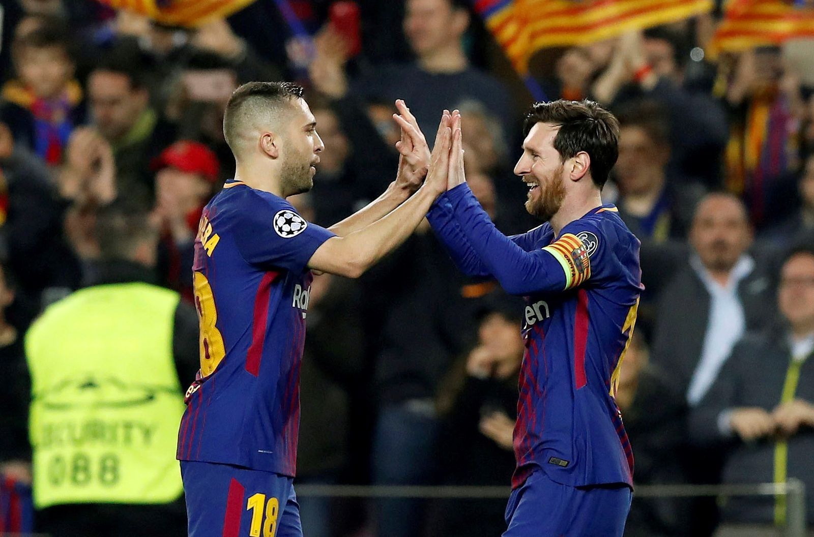 Messi celebra con Jordi Alba uno de sus goles.