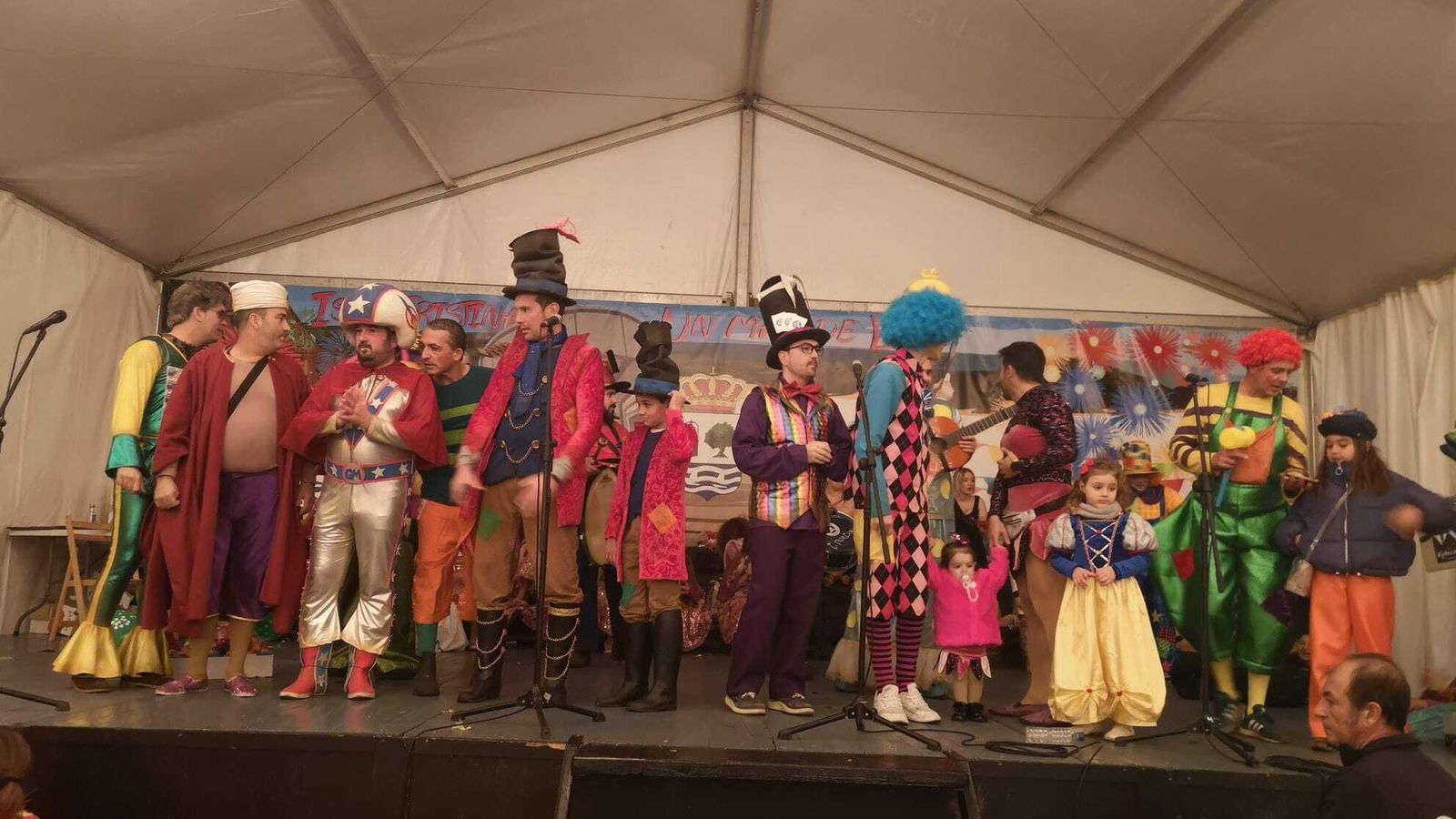 La murga de los Tikismikis, pregoneros este año y segundo premio.