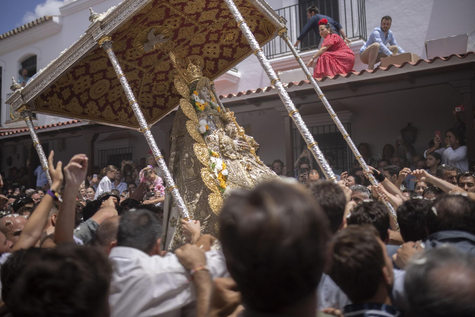 El Rocío 2023: Todas las imágenes de la procesión de la Virgen en la aldea