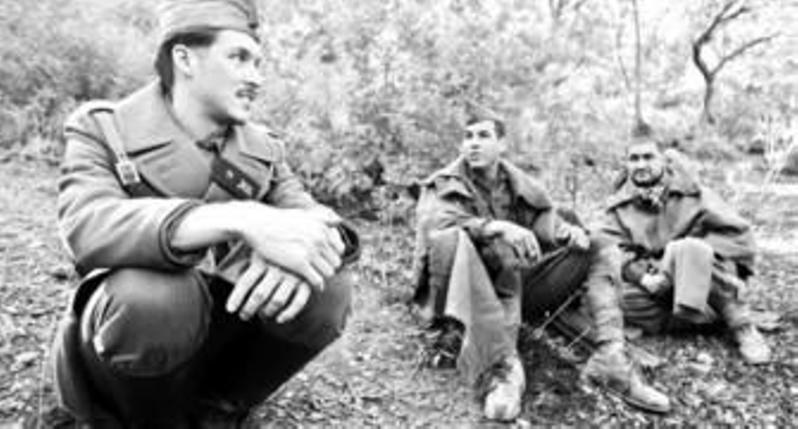 Jorge Suquet, Mario Casas y Secun de la Rosa, ayer, durante el rodaje de 'La mula' en la sierra de Montoro.