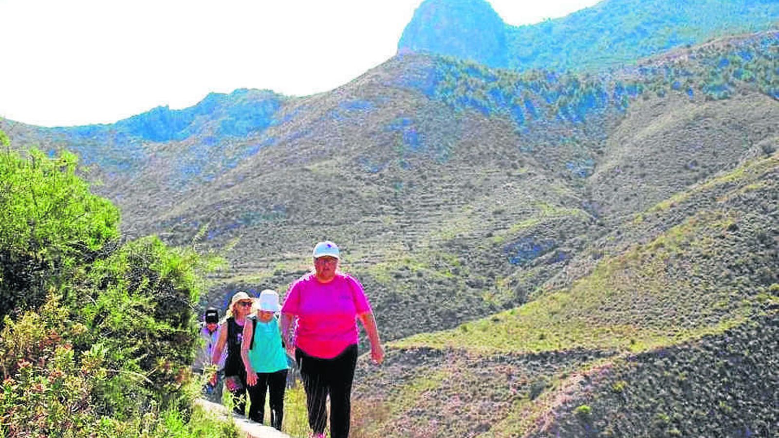 Senderismo por las estribaciones de la Sierra de Gádor .