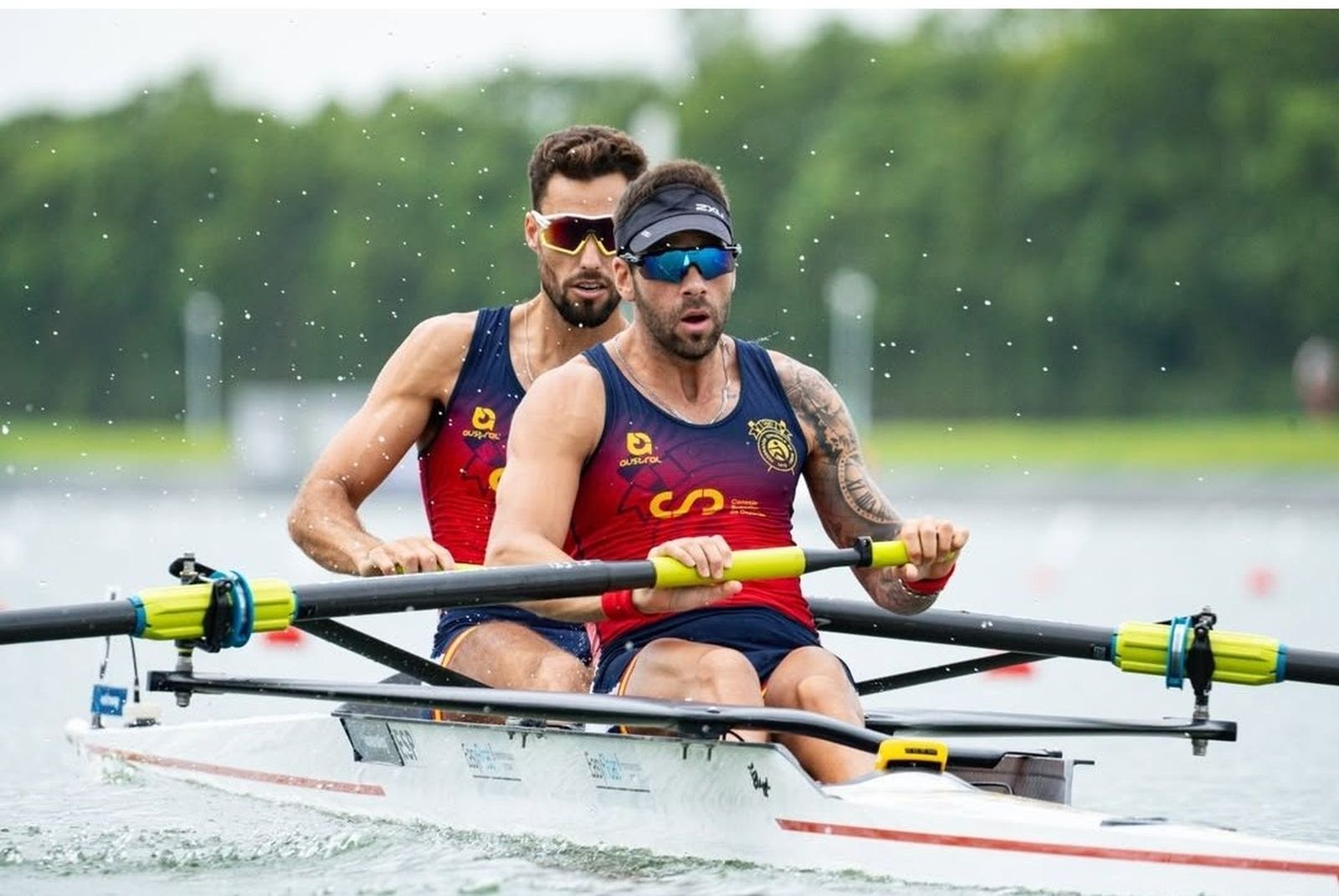 Javier García y Jaime Canalejo palean durante la regata.