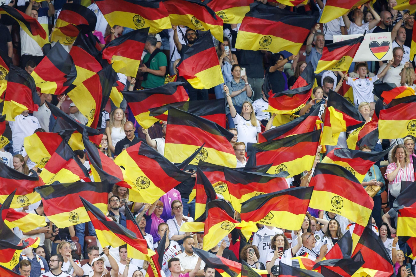 Las mejores imágenes de la semifinal Alemania - España de la Eurocopa femenina