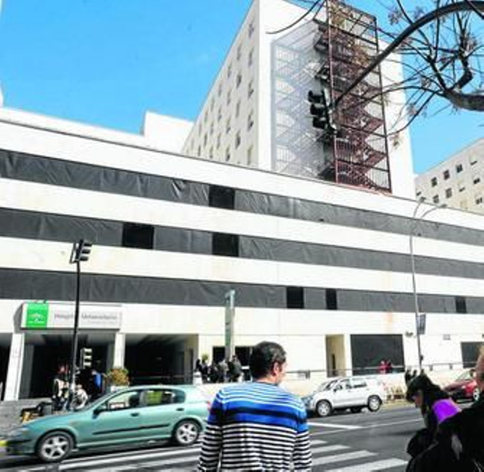 Imagen de la fachada del Hospital Puerta del Mar, donde se ha producido la inspección.