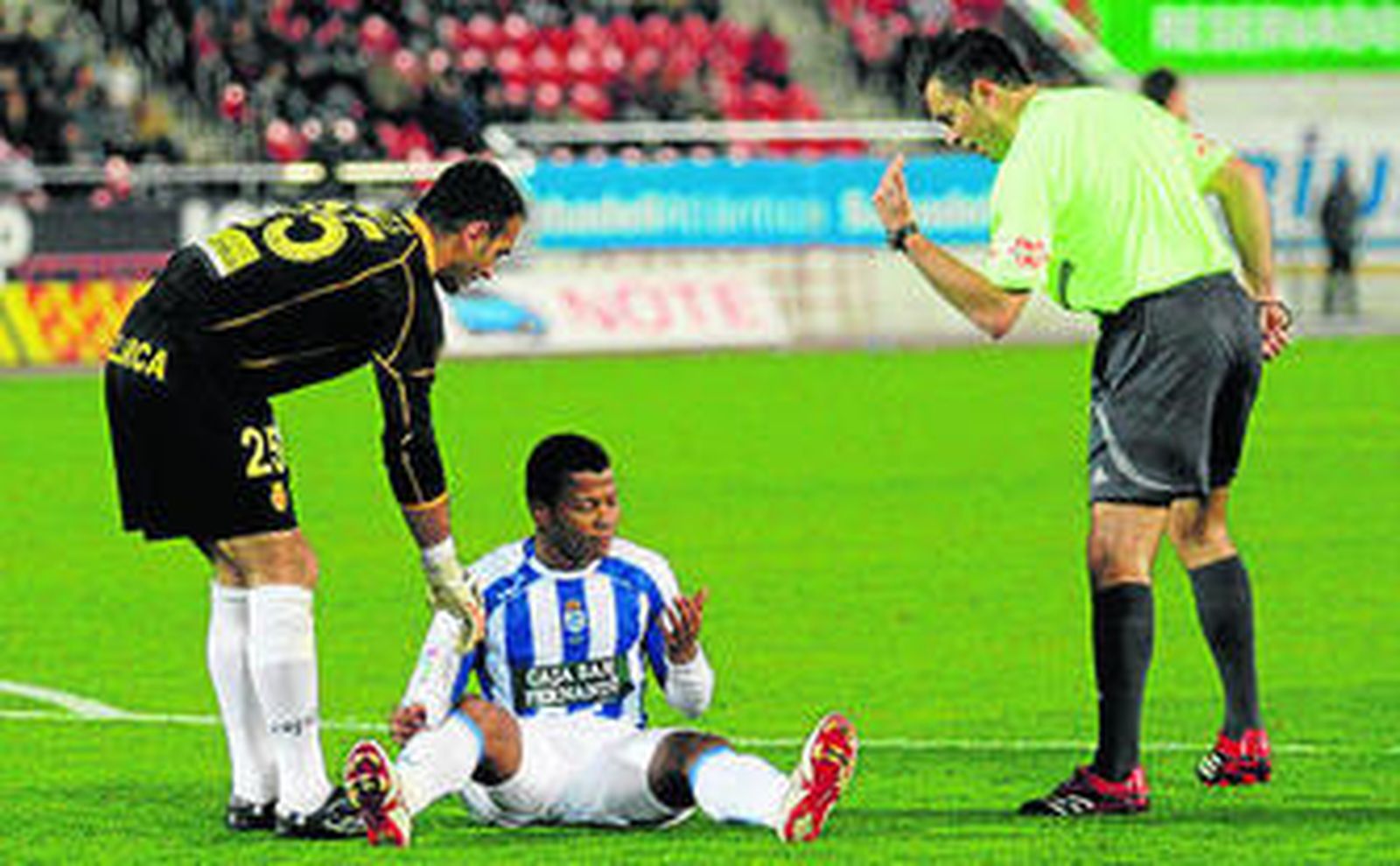 Uche, en el césped, durante un partido ante el Mallorca.