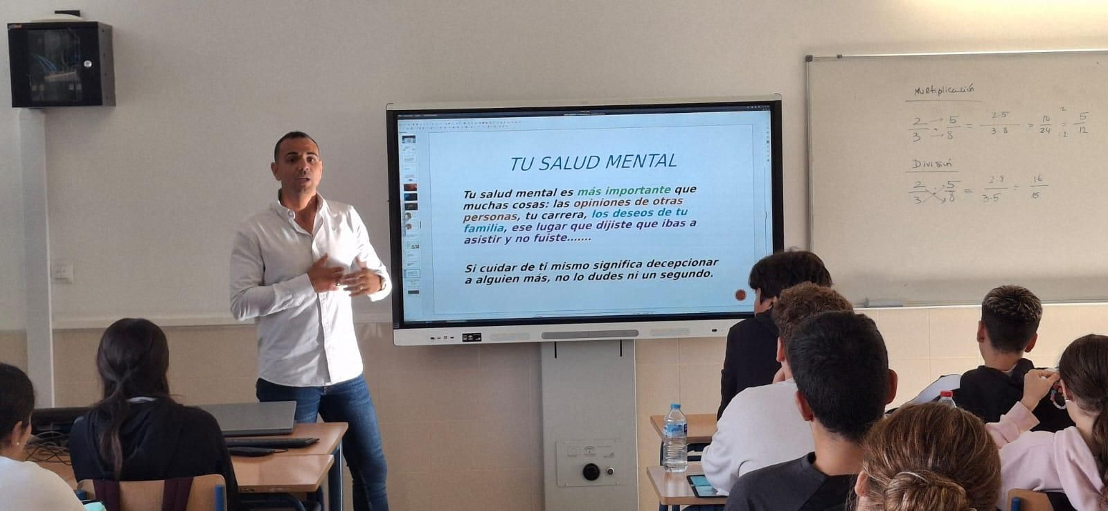 Imagen de una de las charlas impartidas en el IES Federico García Lorca de Churriana