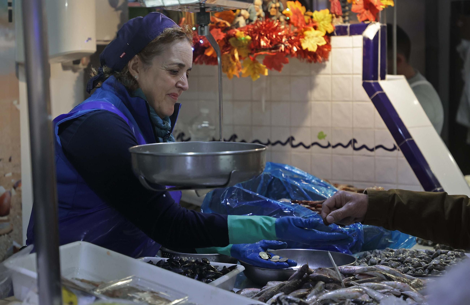 Fotos de las últimas compras en Algeciras para la cena de Nochebuena
