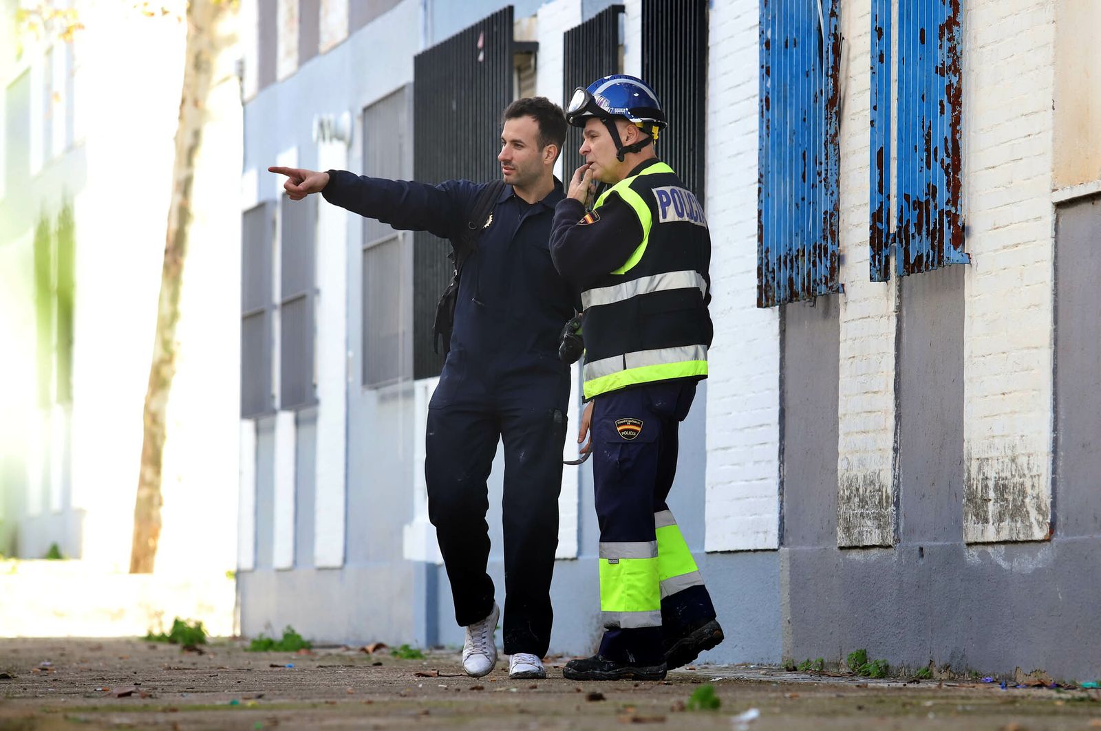 Imágenes de la Policía Nacional investigando el origen del incendio