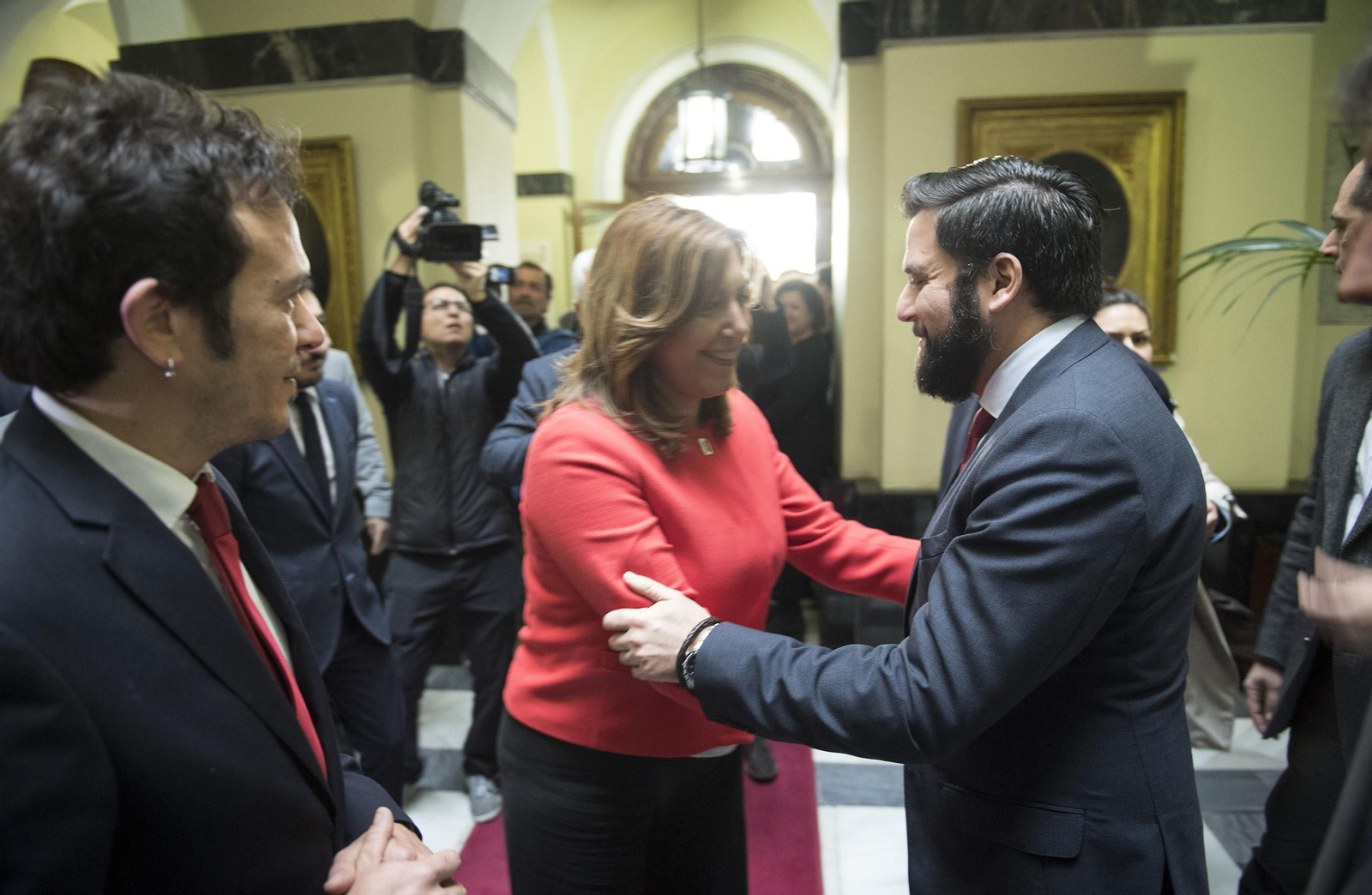 La visita de Susana Díaz al Ayuntamiento de Cádiz, en imágenes