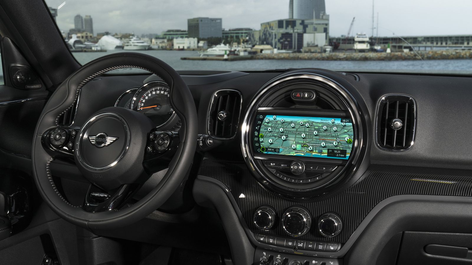 Se diferencia del Countryman porque no tiene cuentarrevoluciones.