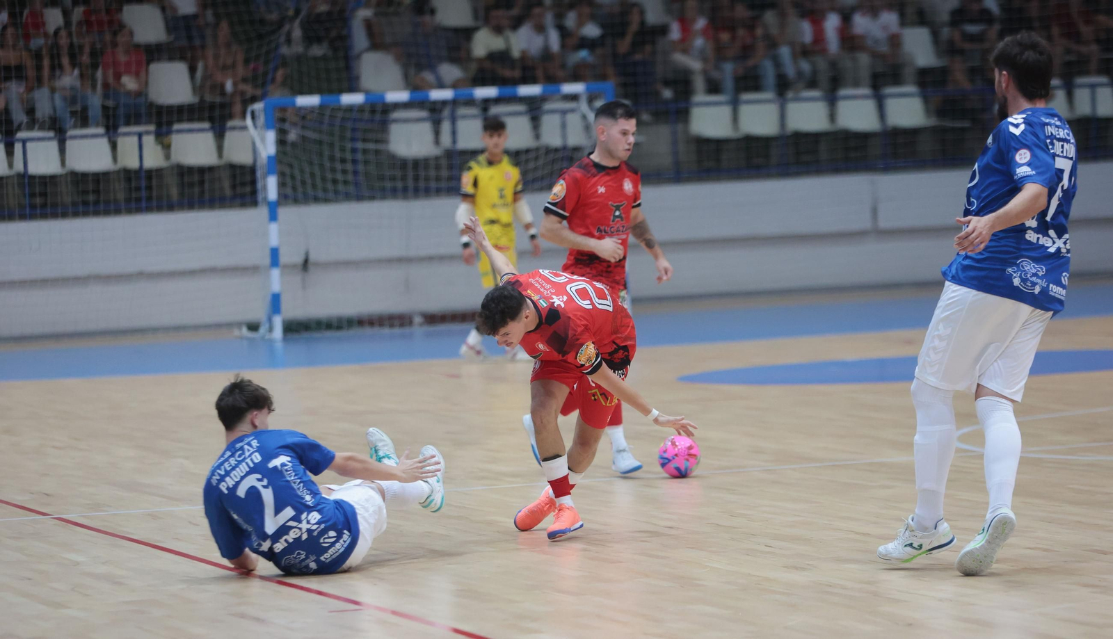 Imágenes del encuentro Xerez Toyota-Alchoyano en el Polideportivo Ruiz-Mateos de Jerez