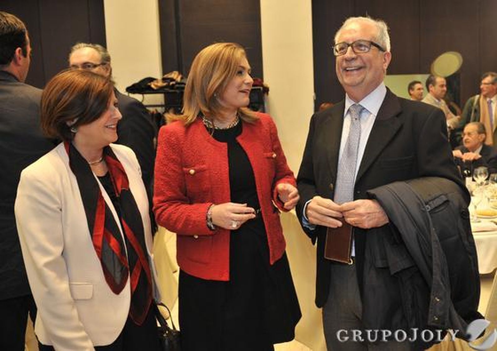 María José Sánchez Rubio y María Jesús Serrano, con el director de Opinión del Grupo Joly, José Aguilar.

Foto: Juan Carlos Vázquez / Manuel Gómez