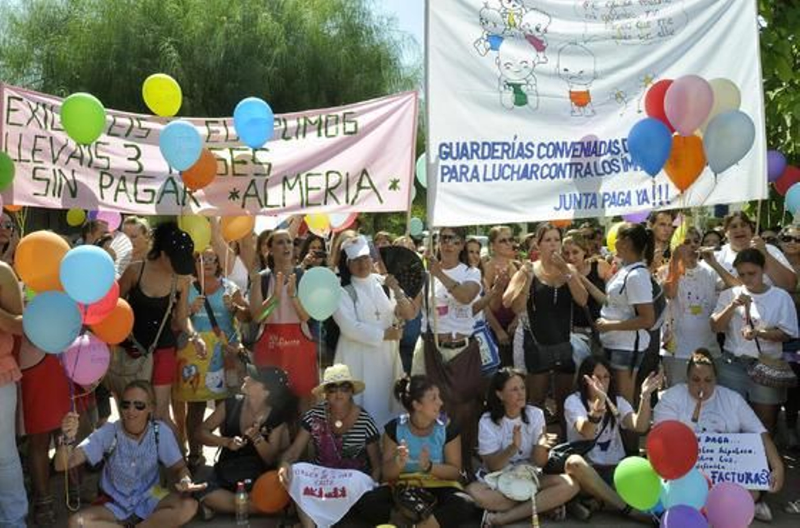 Manifestación frente a la Consejería de Educación de las guarderías que no reciben la financiación prevista.

Foto: Manuel Gómez