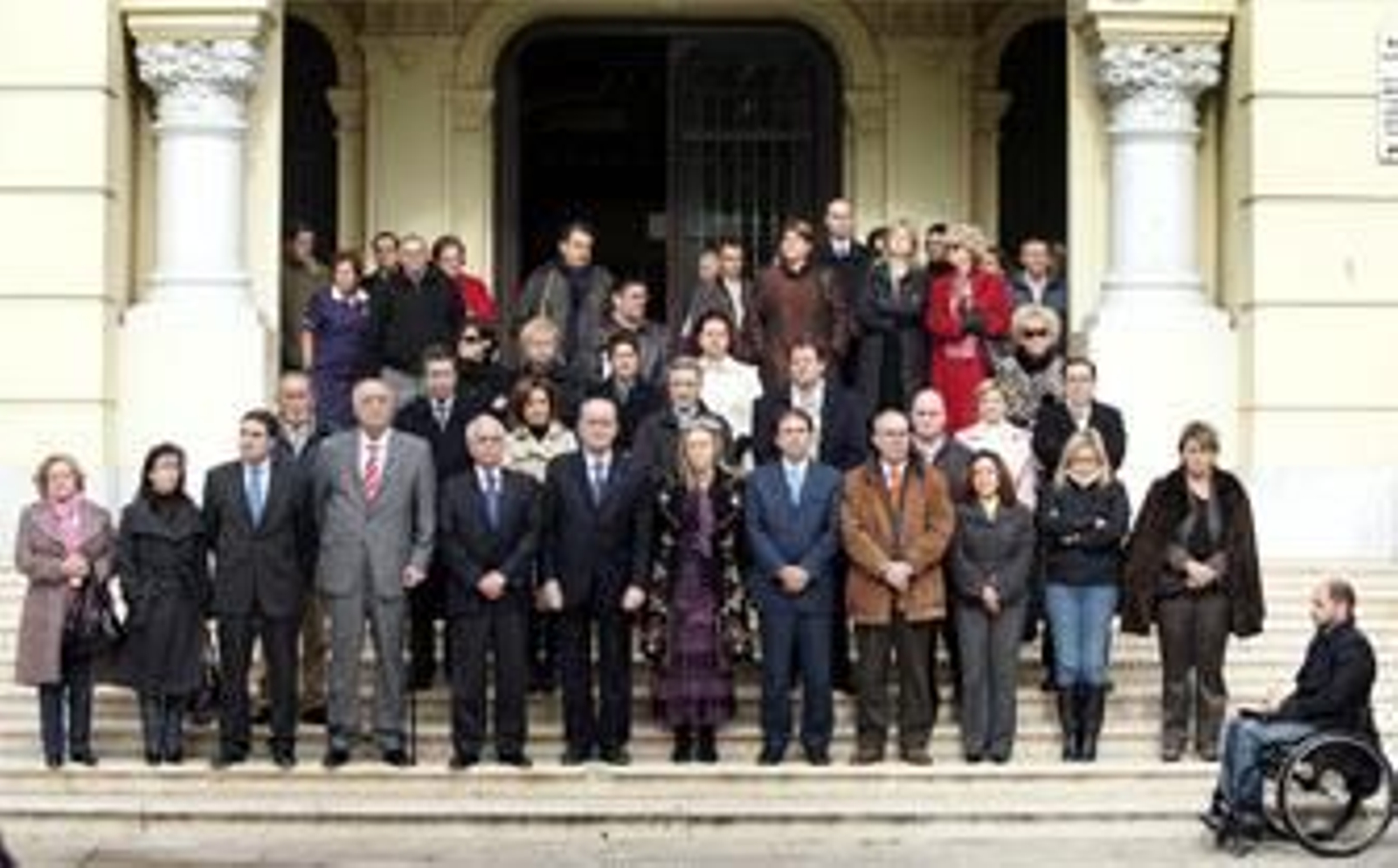 Medio centenar de personas se concentran en Málaga contra el último atentado de ETA