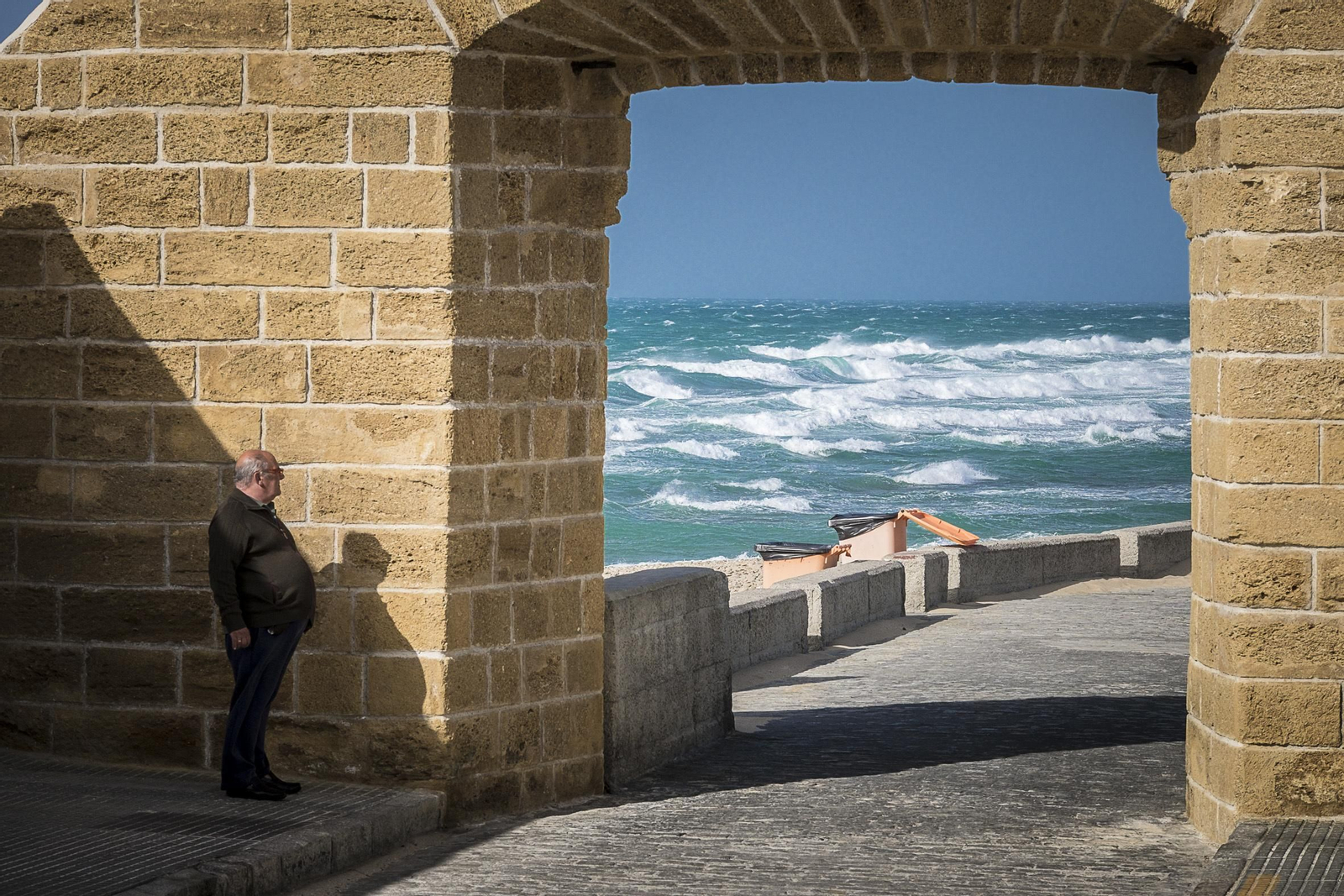 Efectos del temporal de levante en Cádiz
