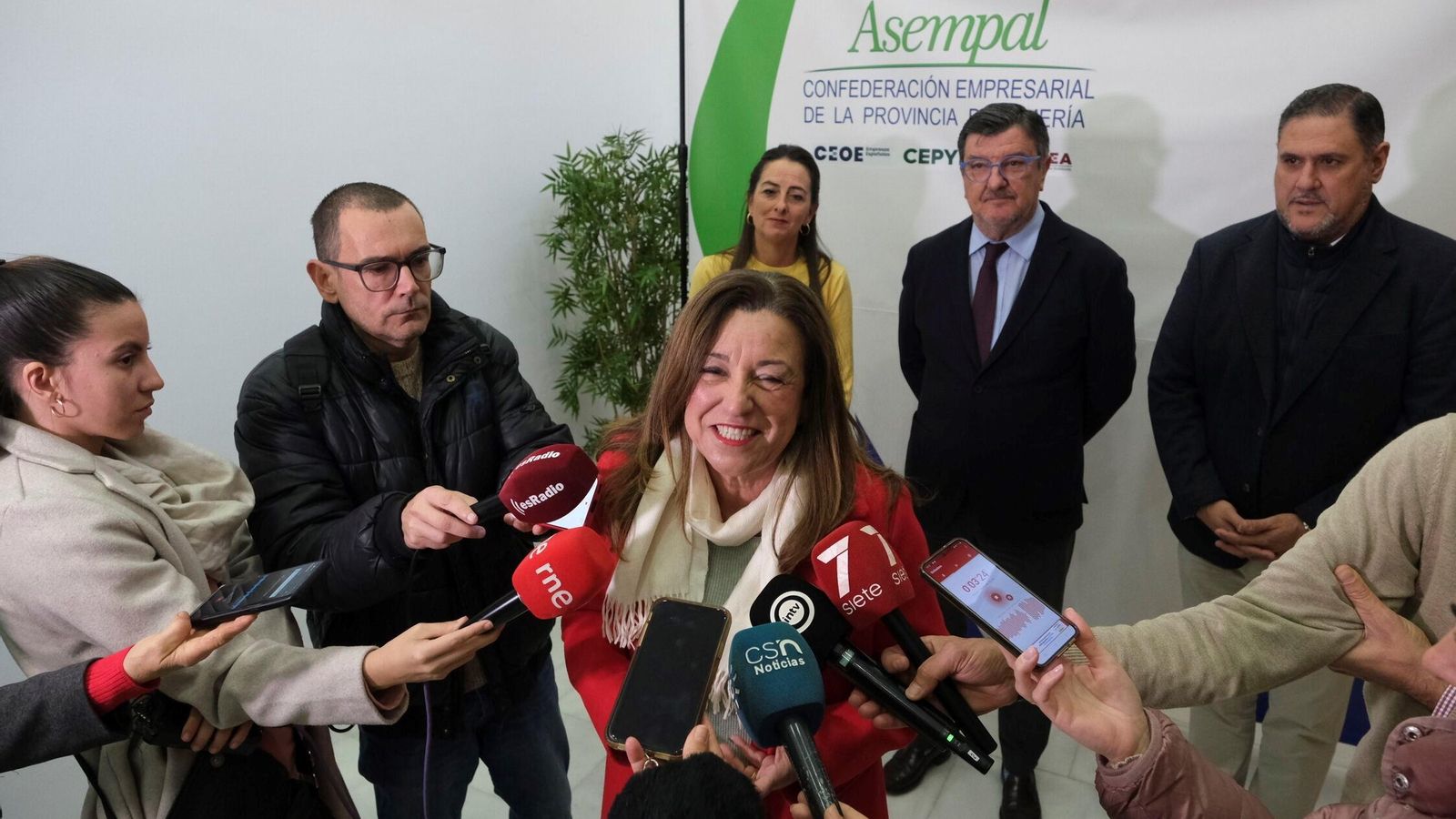 María del Carmen Castillo, ha mantenido una reunión con el presidente de la Confederación Empresarial de la Provincia de Almería (ASEMPAL) para “estrechar lazos” con el objetivo de impulsar la nueva FP entre las empresas almerienses