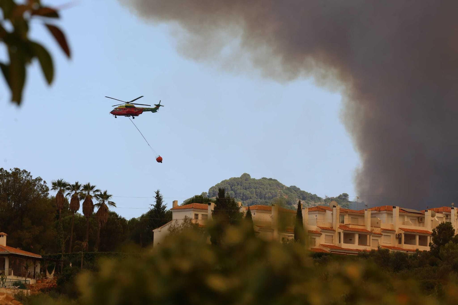 Incendio forestal en Mijas, en el paraje El Higuerón (fotos)