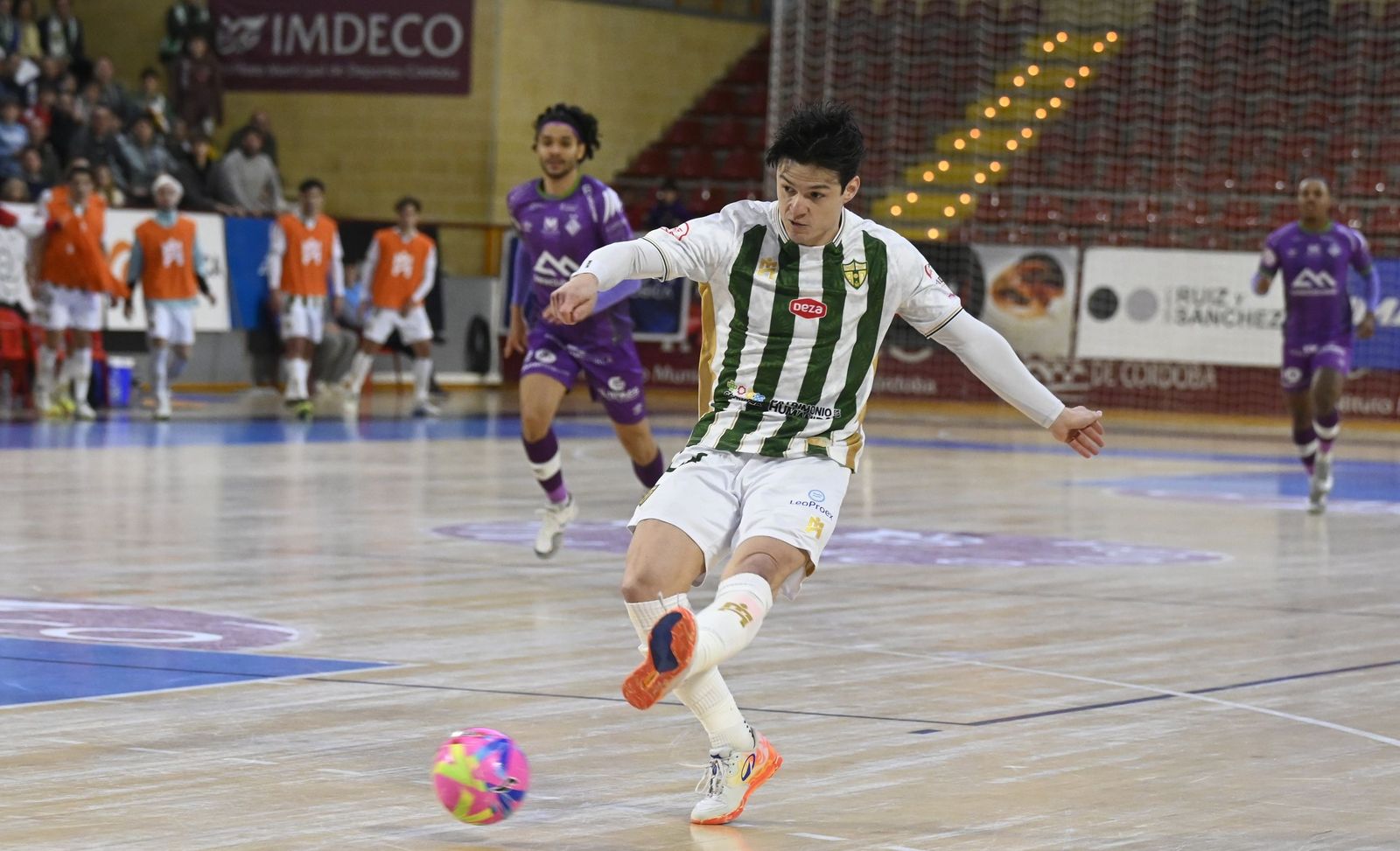 Las mejores fotos del ambiente en Vista Alegre para el Córdoba Patrimonio - Palma Futsal