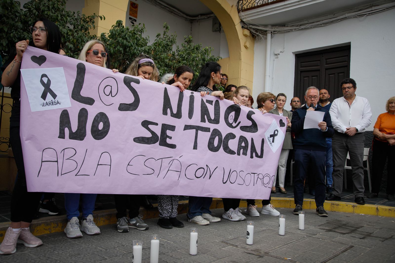Minuto de silencio en Abla por el parricidio de Las Alcubillas de Alboloduy