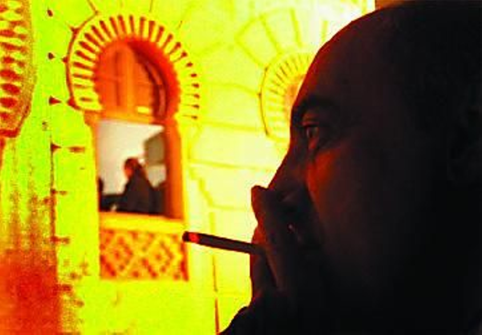 La ley anti-tabaco que entró en vigor el 1 de enero de ese año, levantó protestas entre el colectivo de fumadores que ya no podía fumar en el interior del teatro.