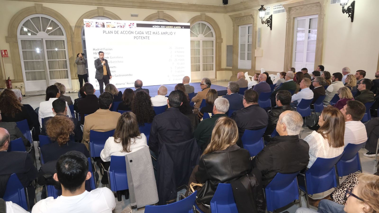 La marca gourmet 'Sabores Almería' presenta su calendario 2026 a los empresarios de Almería