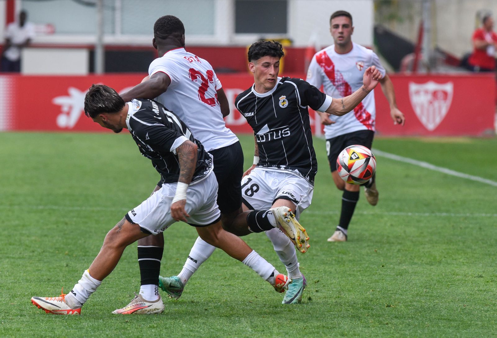 Partido del Sevilla Atlético con la Real Balompédica Linense