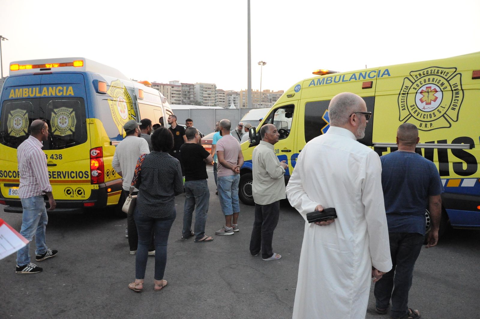 Ambulancias a su llegada al Puerto de Algeciras.