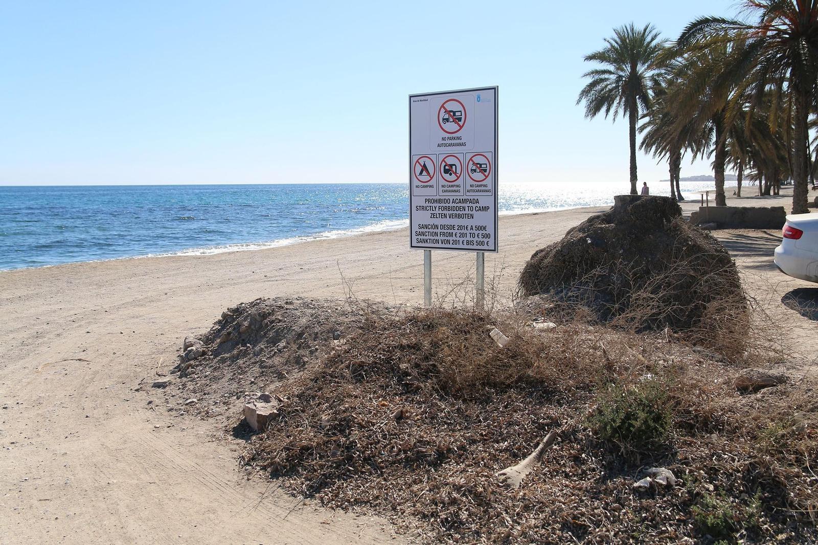 Fotogalería de las autocaravanas aparcadas en Roquetas