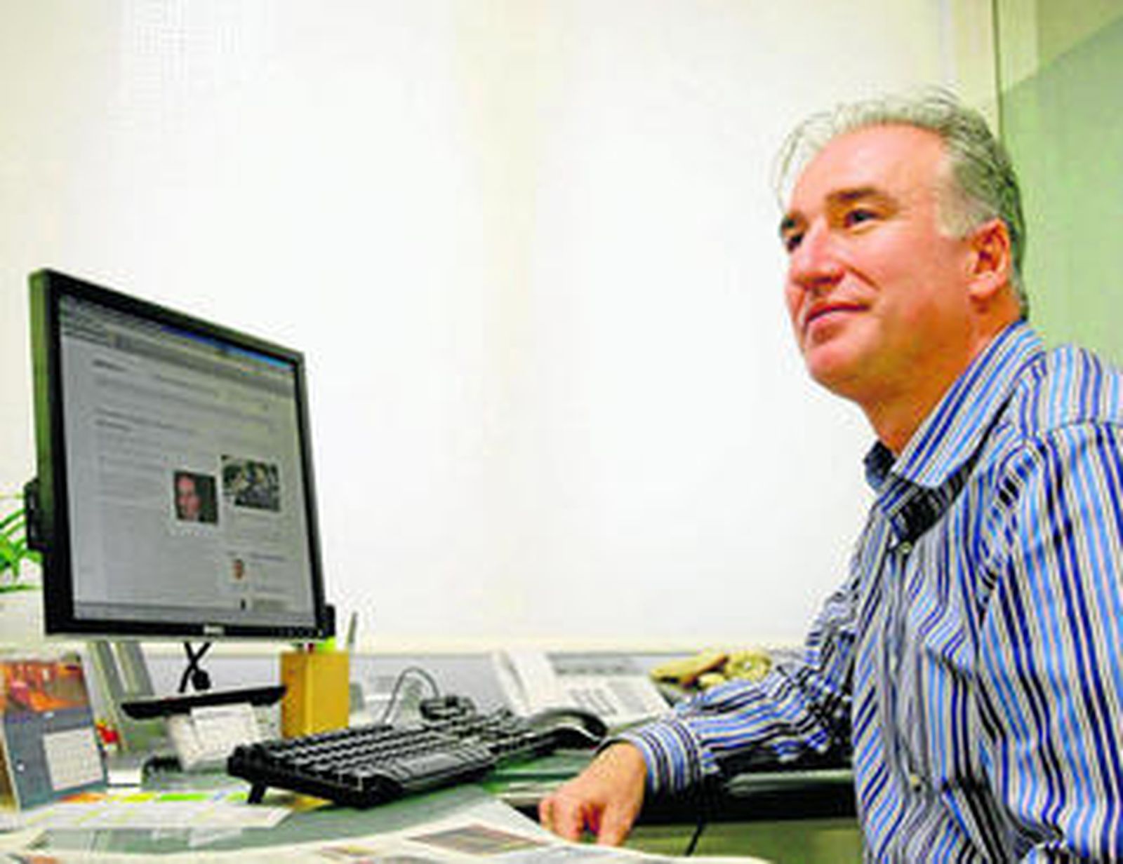 El doctor visita la redacción de Diario de Almería y contesta una a una las preguntas de los internautas.