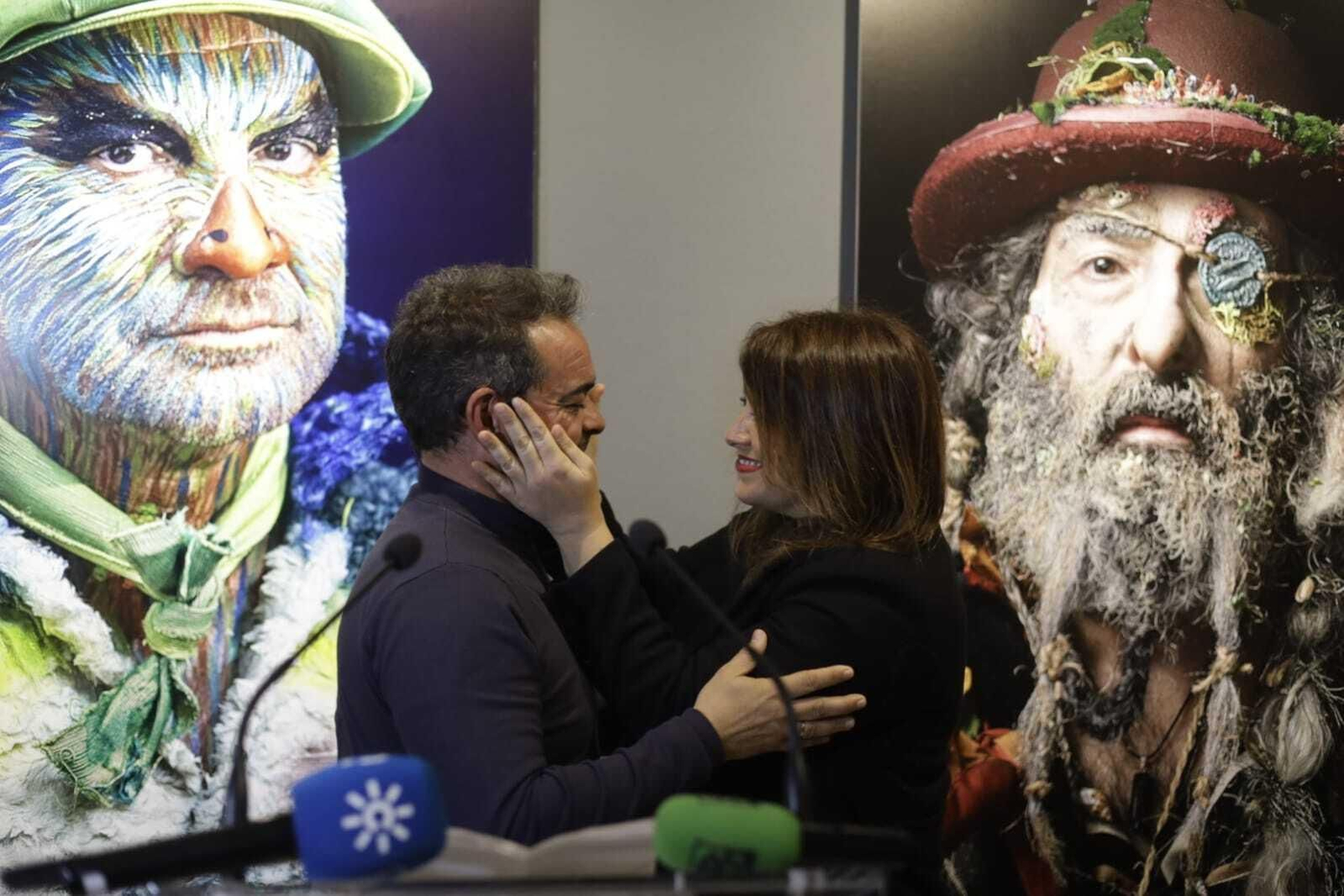 La exposición 'Carnaval de Improviso. Retratos urgentes: la trastienda del COAC', en imágenes