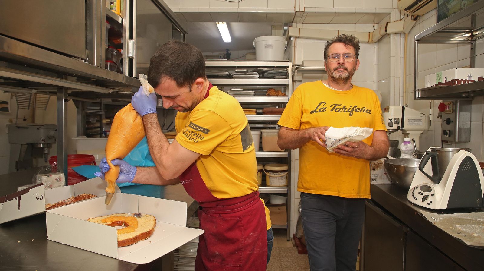 Fotos de la elaboración del roscón de Reyes artesano de La Tarifeña