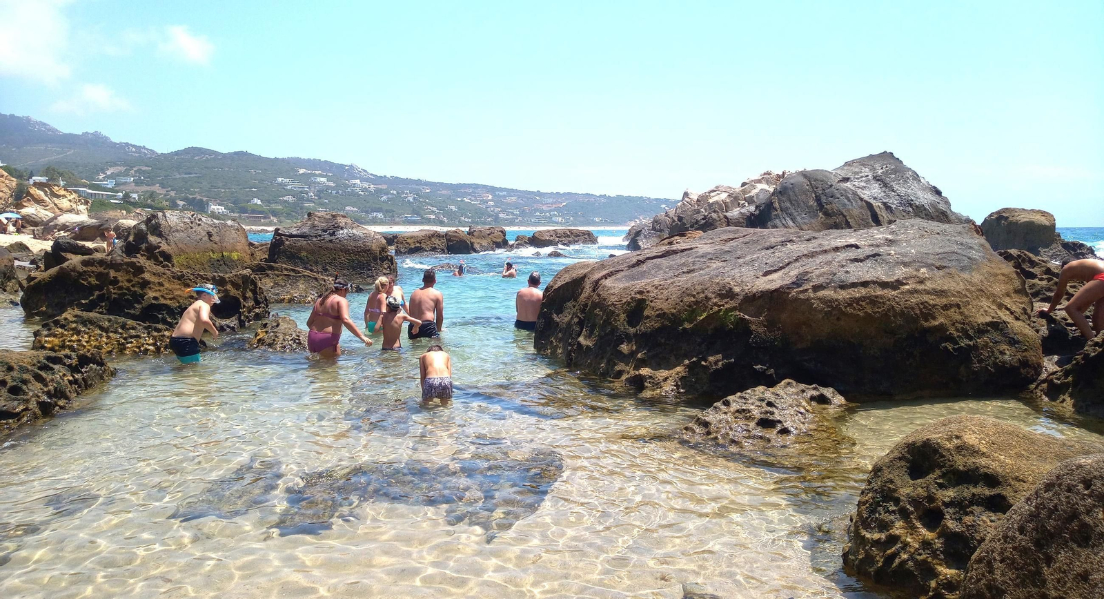 Piscina natural a los pies del búnker de Atlanterra