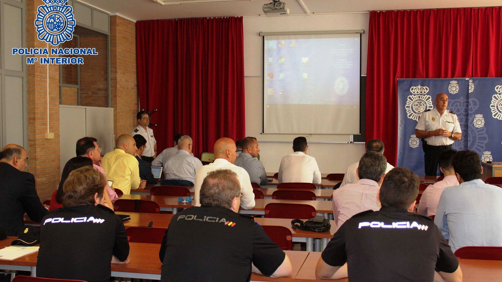 El comisario Rafael Madrona durante la inauguración de las jornadas.