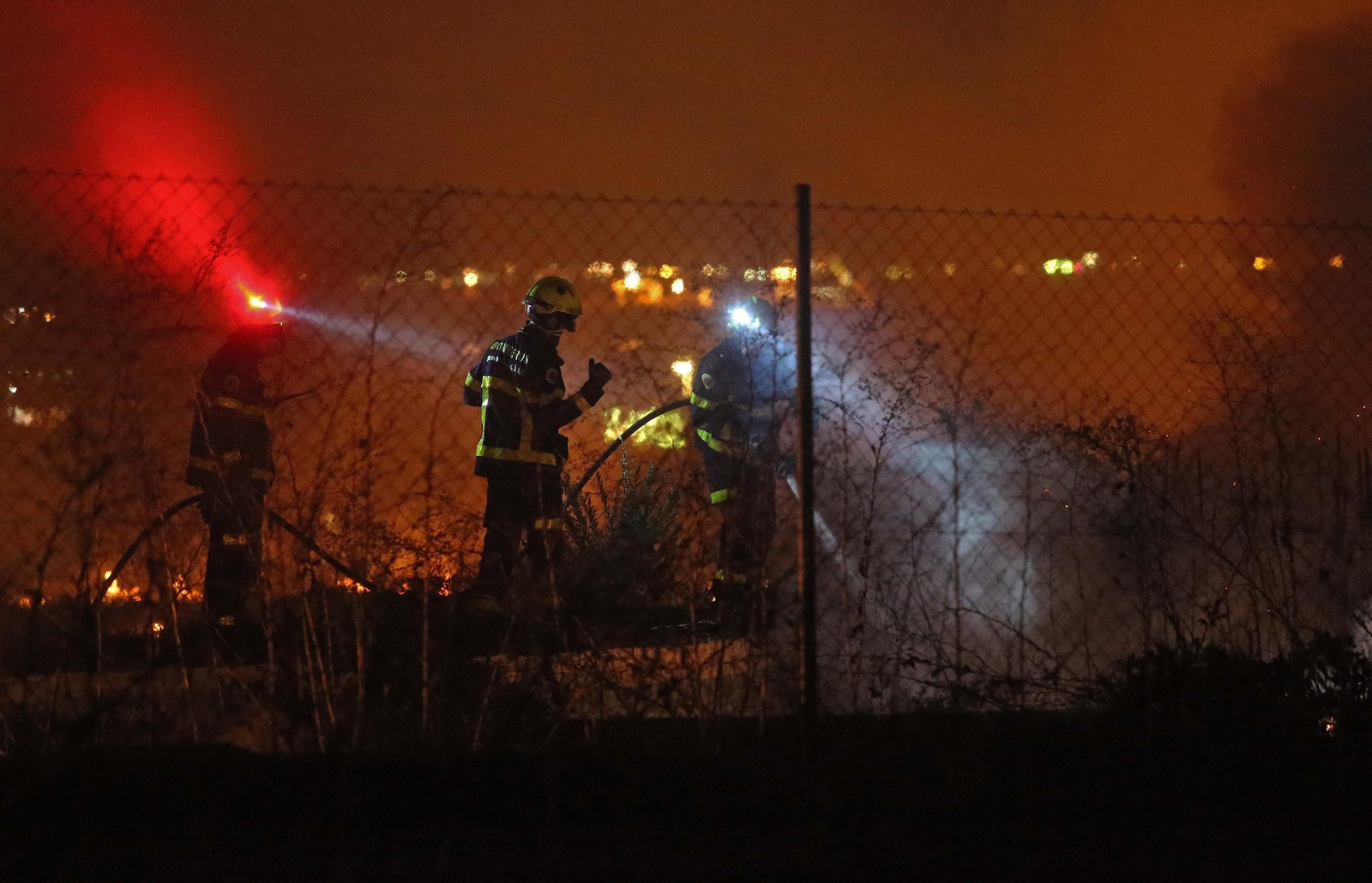 Fotos del incendio de vegetación en La Ermita